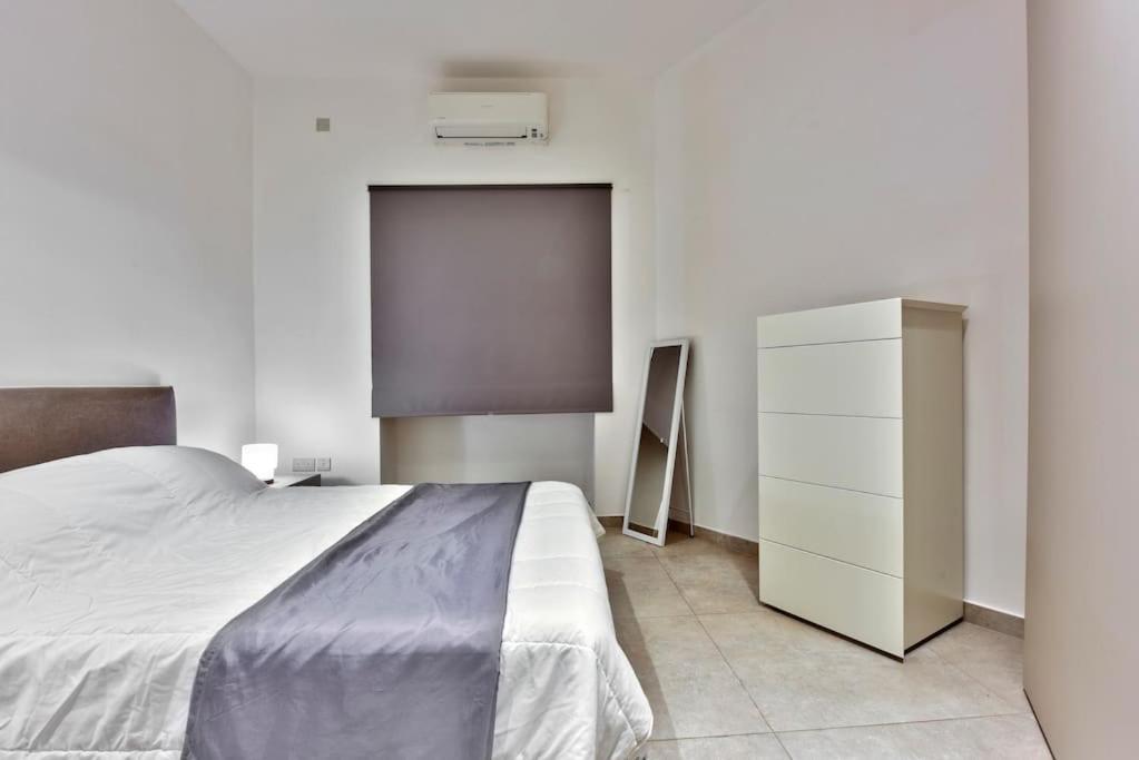 Modern 3 Bed & 2 Bth Apt Sliema Esterno foto